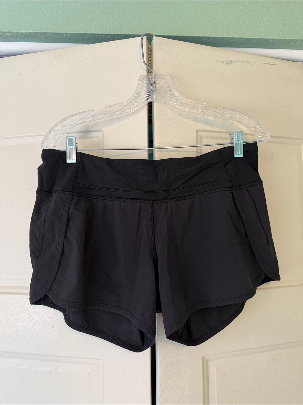 Lululemon low rise speed shorts size 8